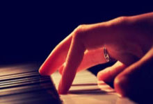 莫雷坎比门将疑似点球提前移动，恩昆库主罚被扑，切尔西无缘领先.